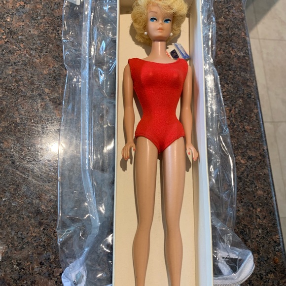 Vintage 1962 bubble cut Barbie. Original box. - Picture 2 of 10